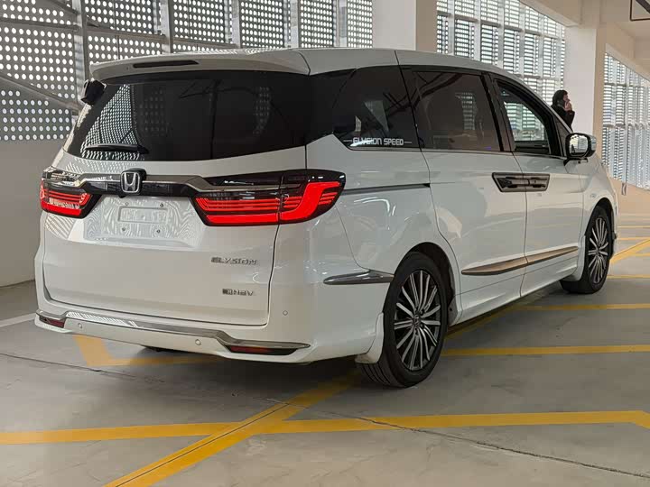 Фото 9 - Honda Elysion