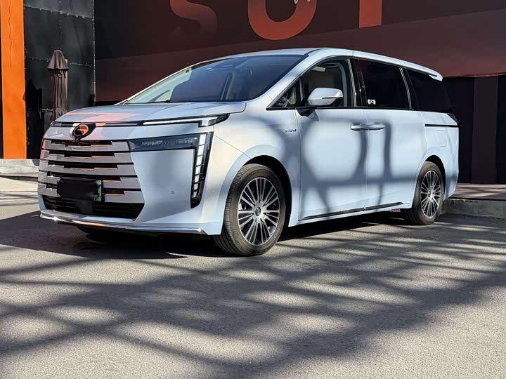 Фото 1 - GAC Trumpchi E8