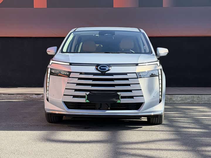 Фото 2 - GAC Trumpchi E8