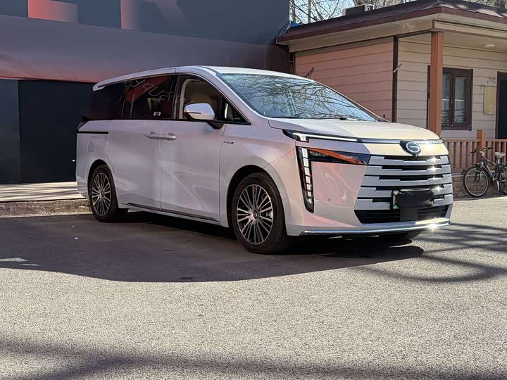 Фото 3 - GAC Trumpchi E8