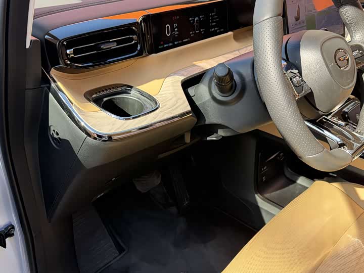 Фото 7 - GAC Trumpchi E8