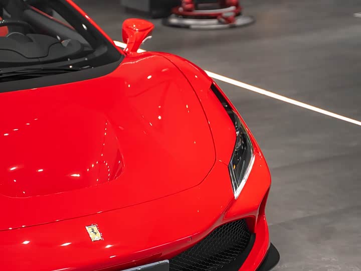 Фото 3 - Ferrari F8