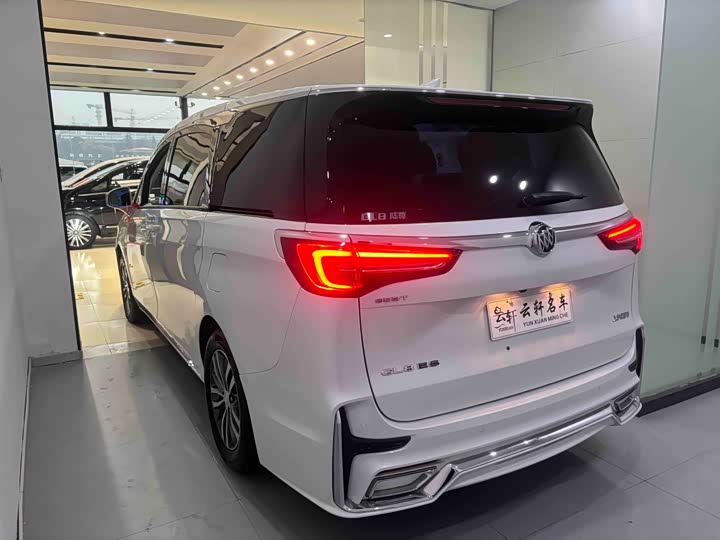 Фото 9 - Buick GL8 ES