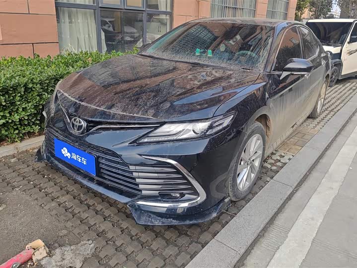 Фото 1 - Toyota Camry