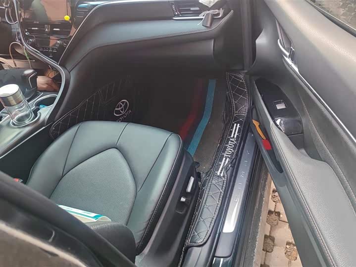 Фото 8 - Toyota Camry