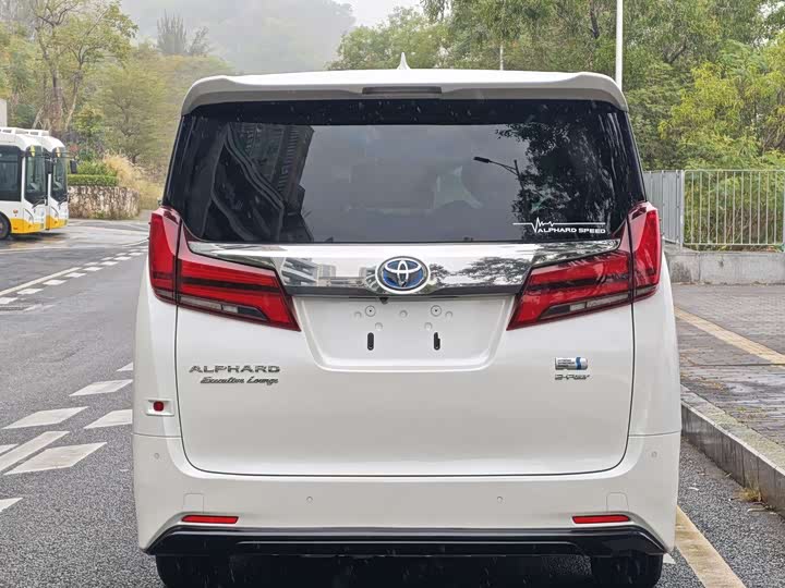 Фото 4 - Toyota Alphard