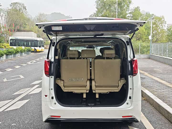 Фото 6 - Toyota Alphard