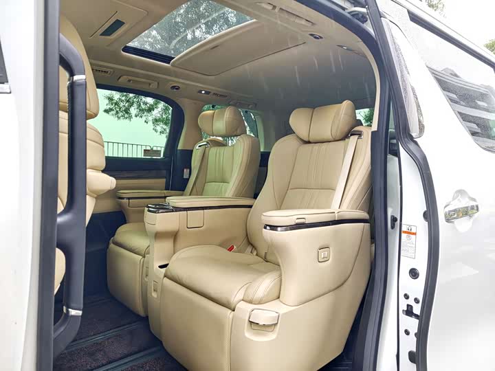 Фото 8 - Toyota Alphard
