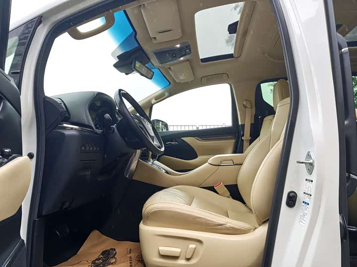 Фото 9 - Toyota Alphard