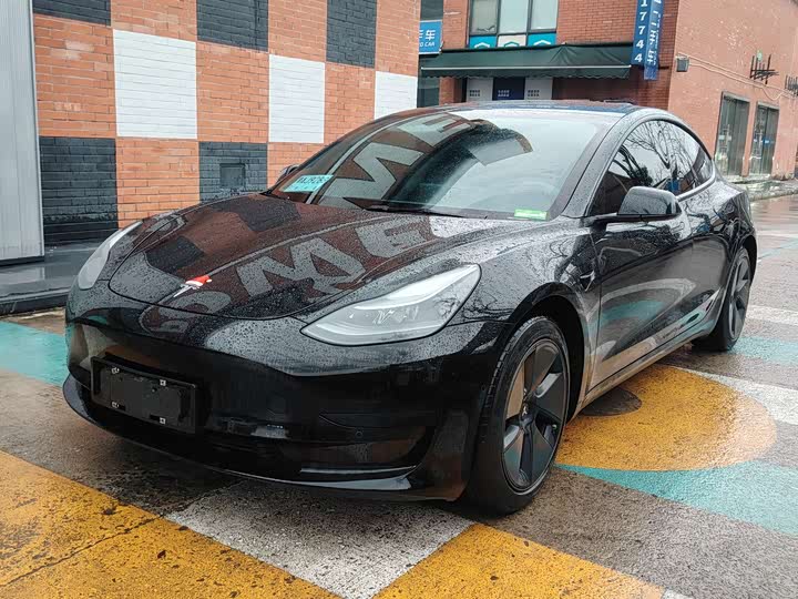 Фото 1 - Tesla Model 3