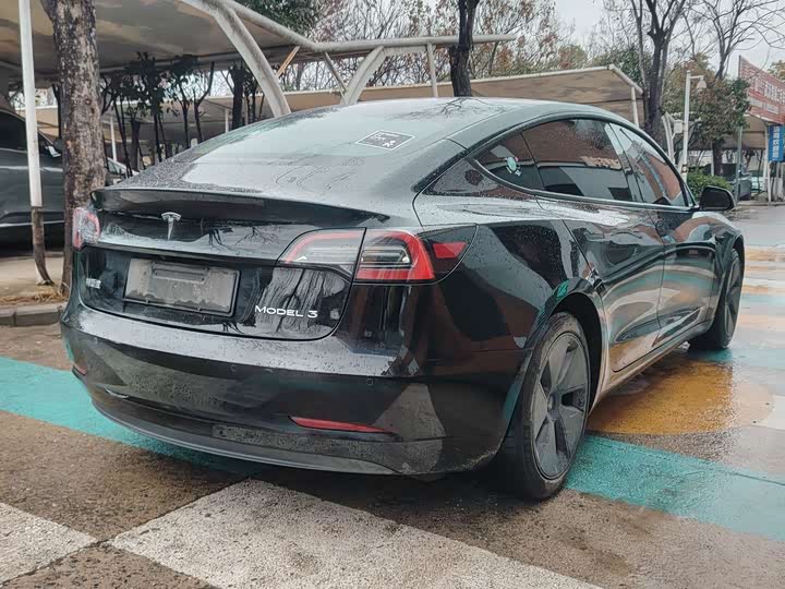 Фото 8 - Tesla Model 3