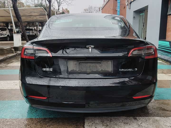 Фото 9 - Tesla Model 3