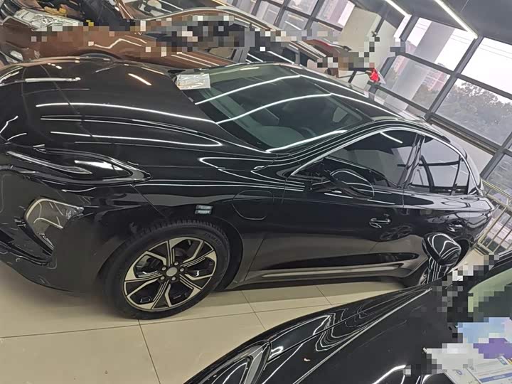 Фото 7 - Hongqi E-QM5