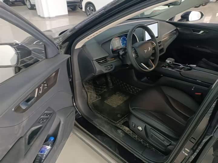 Фото 8 - Hongqi E-QM5