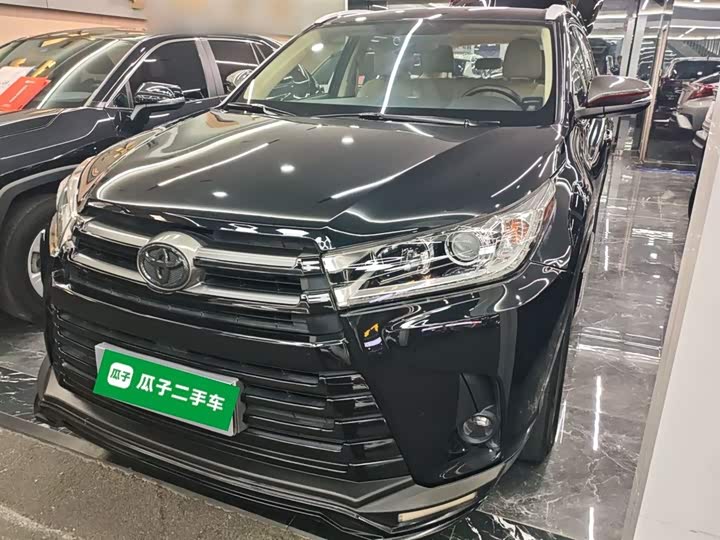 Фото 1 - Toyota Highlander