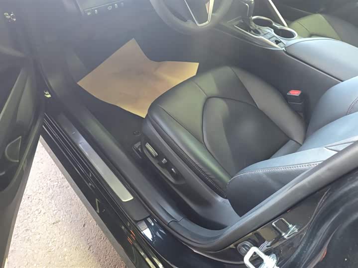 Фото 7 - Toyota Camry