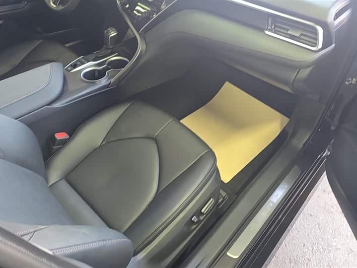 Фото 8 - Toyota Camry