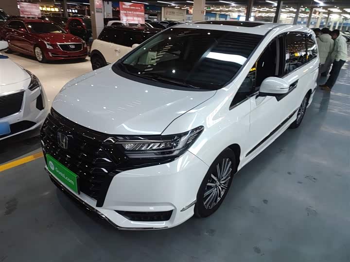 Фото 2 - Honda Elysion