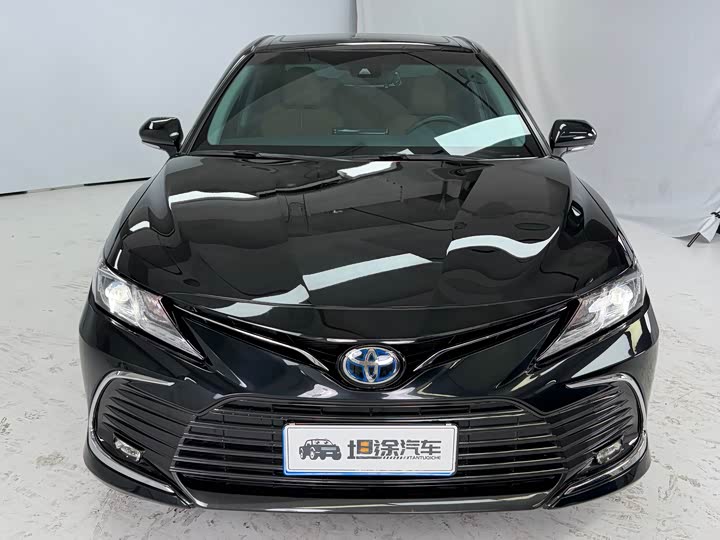 Фото 2 - Toyota Camry
