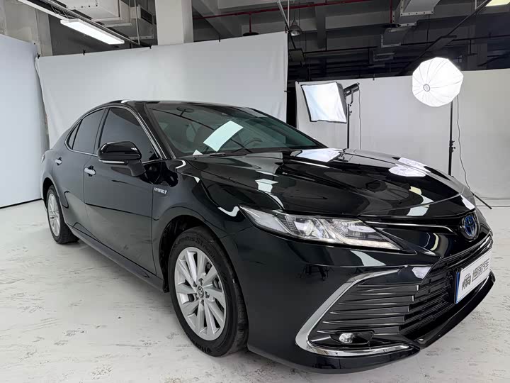 Фото 3 - Toyota Camry