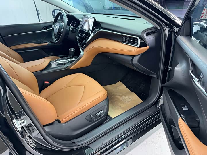 Фото 5 - Toyota Camry