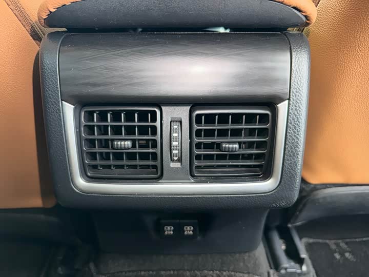 Фото 7 - Toyota Camry