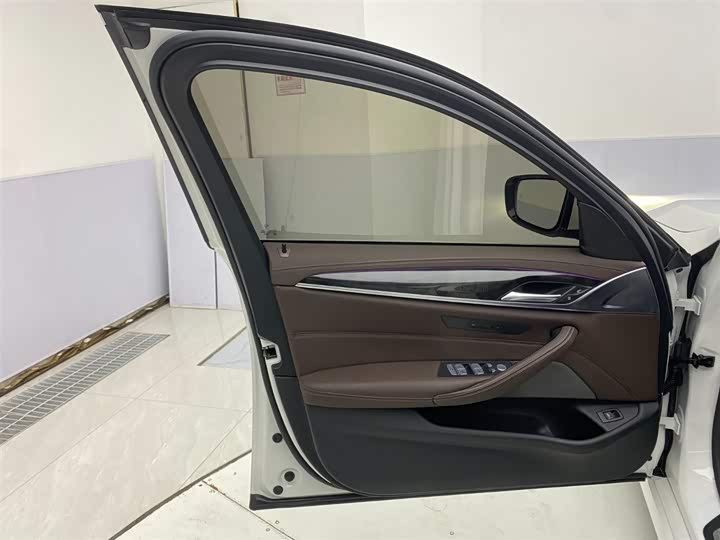 Фото 8 - BMW 5 Series