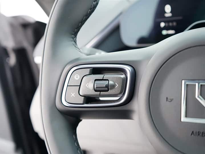 Фото 6 - Zeekr 001