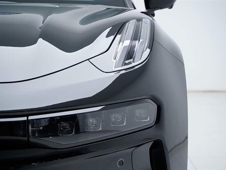 Фото 8 - Zeekr 001