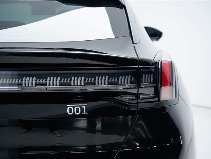 Фото 9 - Zeekr 001