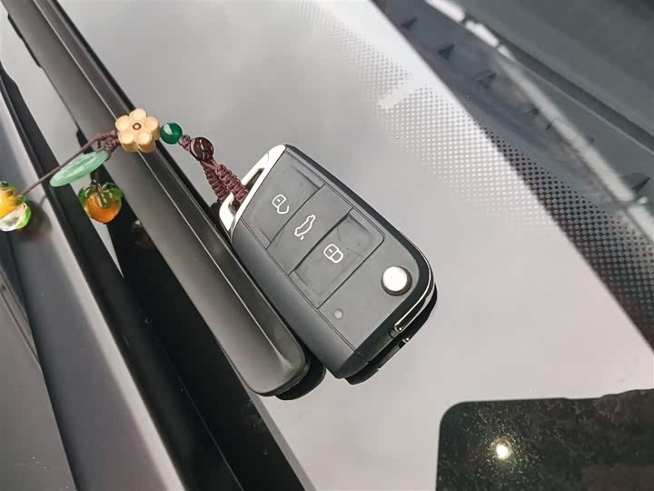 Фото 9 - Volkswagen Sagitar L