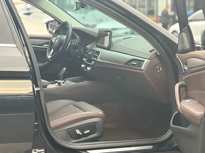 Фото 8 - BMW 5 Series