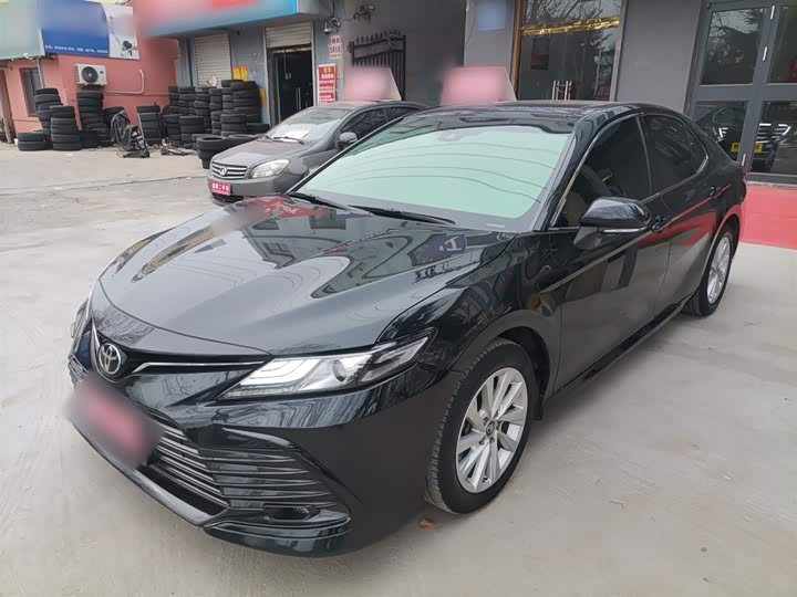 Фото 2 - Toyota Camry
