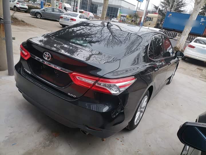 Фото 7 - Toyota Camry