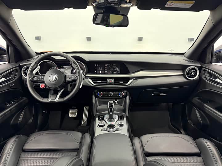 Фото 7 - Alfa Romeo Stelvio