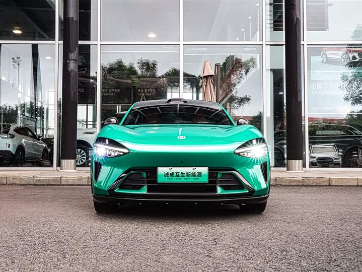 Фото 2 - Xiaomi YU7