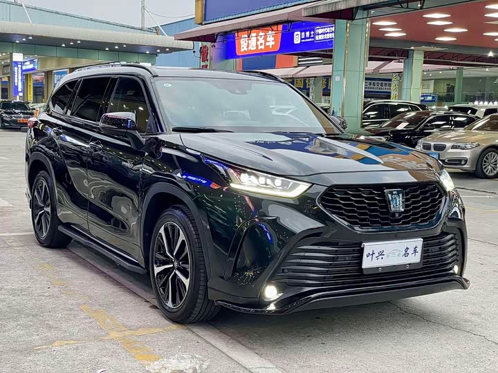 Фото 3 - Toyota Crown Kluger