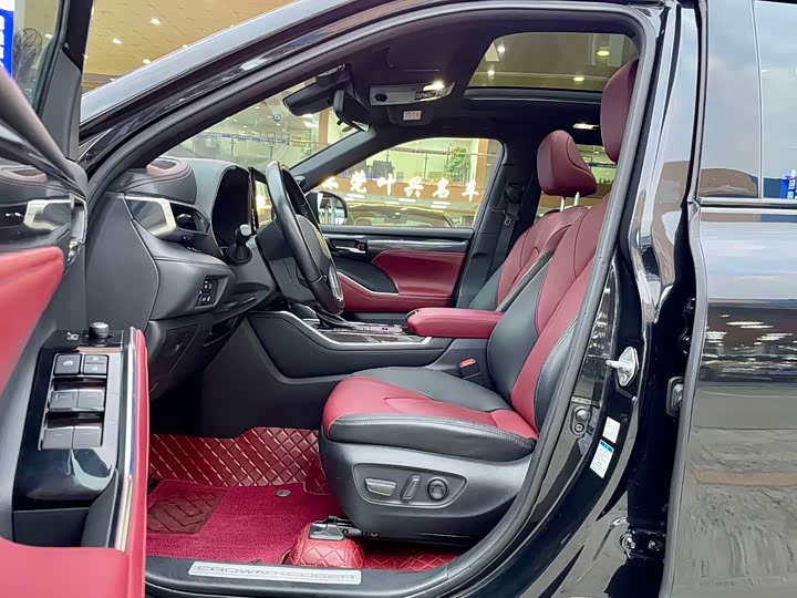 Фото 4 - Toyota Crown Kluger