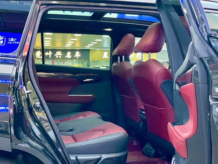 Фото 7 - Toyota Crown Kluger