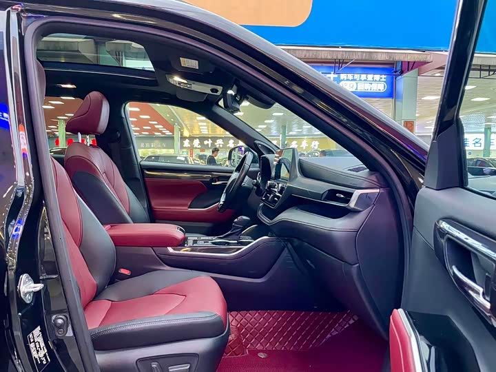 Фото 9 - Toyota Crown Kluger