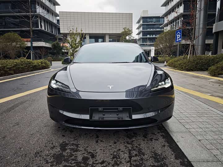 Фото 3 - Tesla Model 3