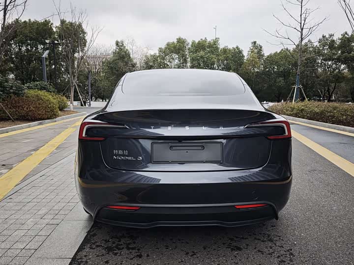 Фото 6 - Tesla Model 3