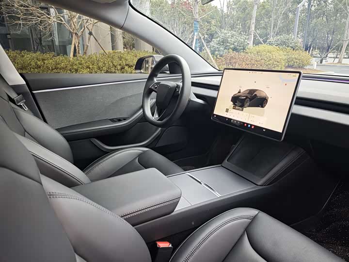 Фото 9 - Tesla Model 3