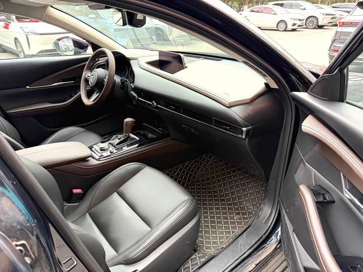 Фото 9 - Mazda CX-30