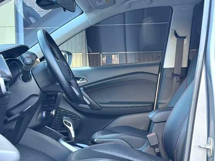 Фото 4 - Chevrolet Tracker