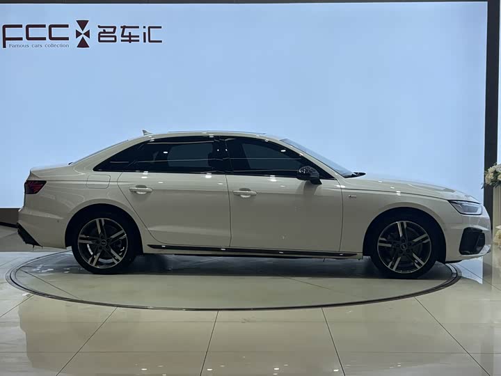 Фото 4 - Audi A4L