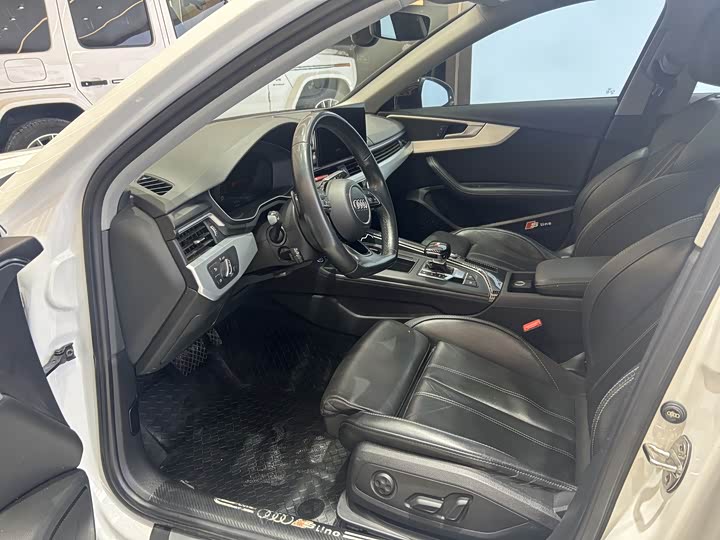 Фото 9 - Audi A4L