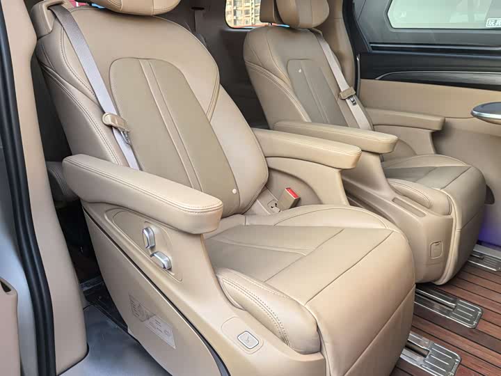 Фото 6 - Buick GL8 ES