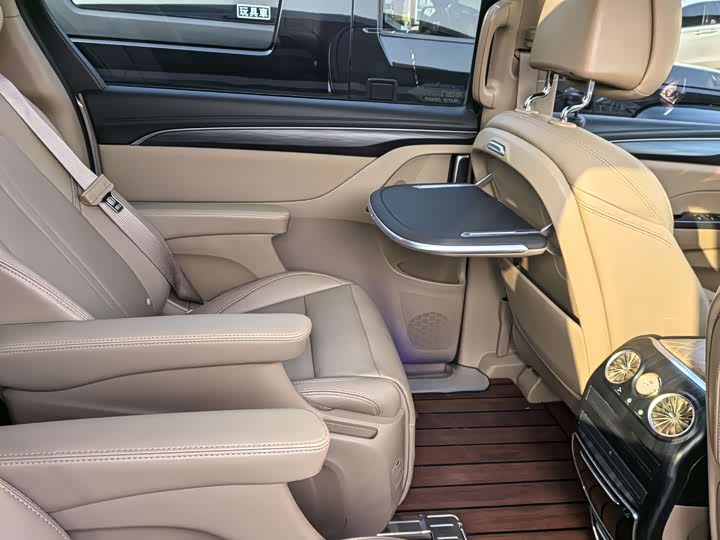 Фото 8 - Buick GL8 ES