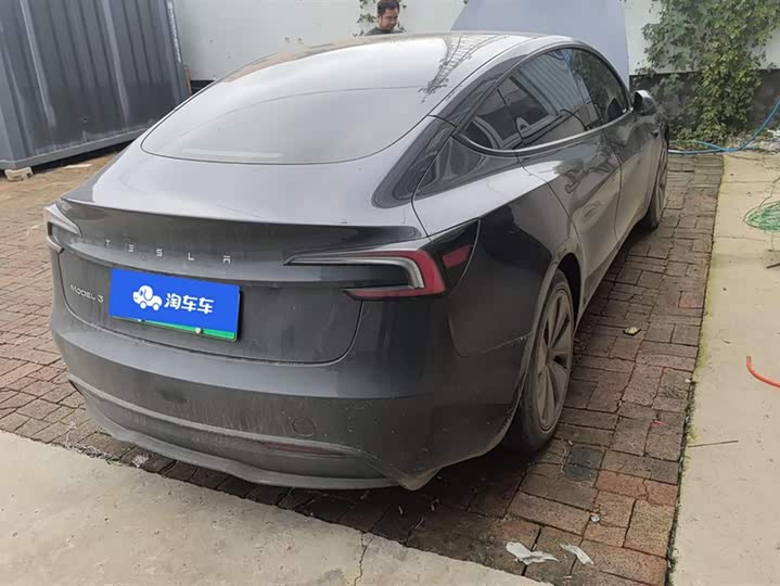 Фото 3 - Tesla Model 3